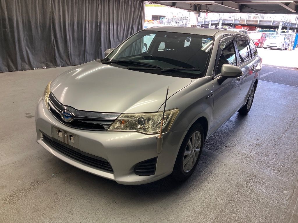 2014 Toyota Corolla Fielder ハイブリッドG auction photo 5