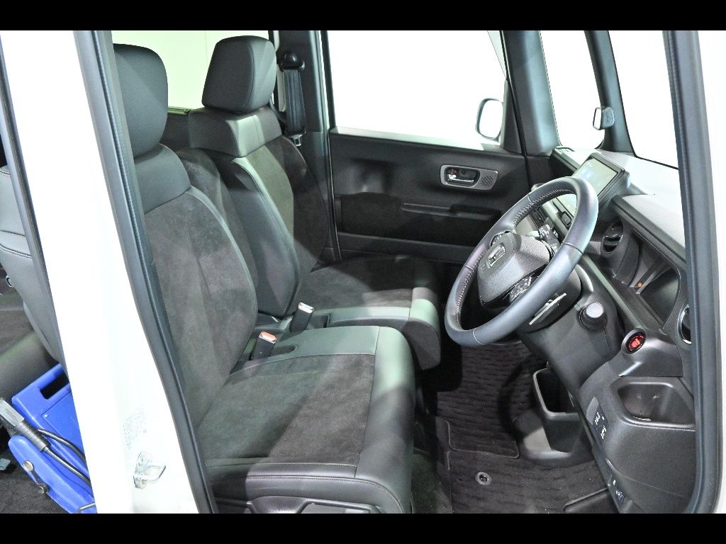 2023 Honda N-BOX Custom Turbo auction photo 6