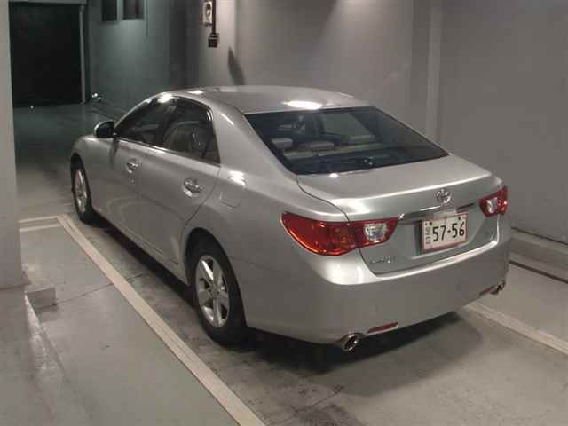2010 Toyota Mark X 250G Four auction photo 2
