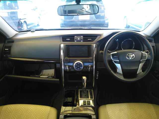 2010 Toyota Mark X 250G Four auction photo 8