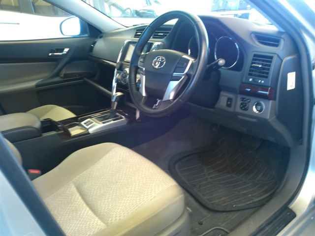 2010 Toyota Mark X 250G Four auction photo 3