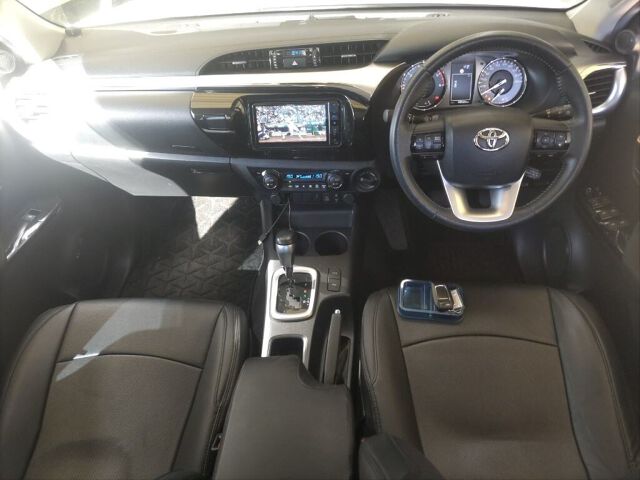 2022 Toyota Hilux Z 4WD auction photo 3