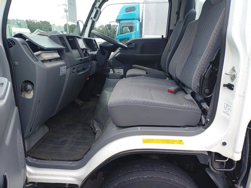 2020 Isuzu Elf auction photo 16