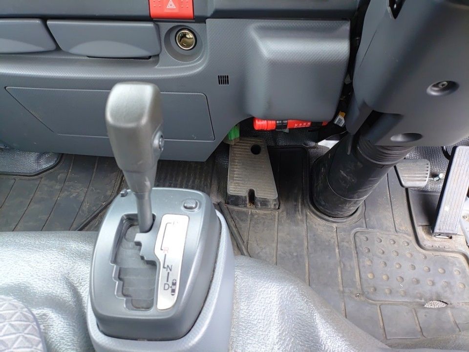 2020 Isuzu Elf auction photo 12
