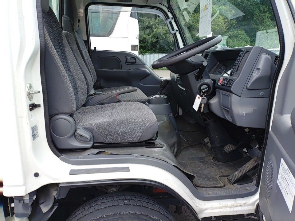 2020 Isuzu Elf auction photo 3