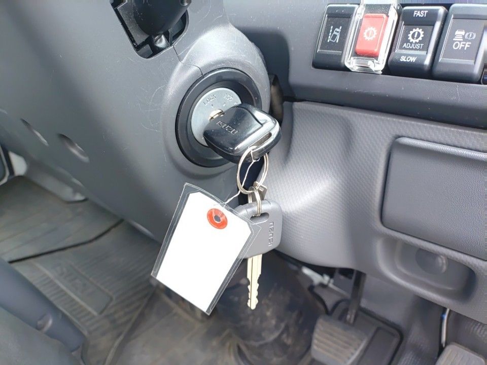 2020 Isuzu Elf auction photo 15