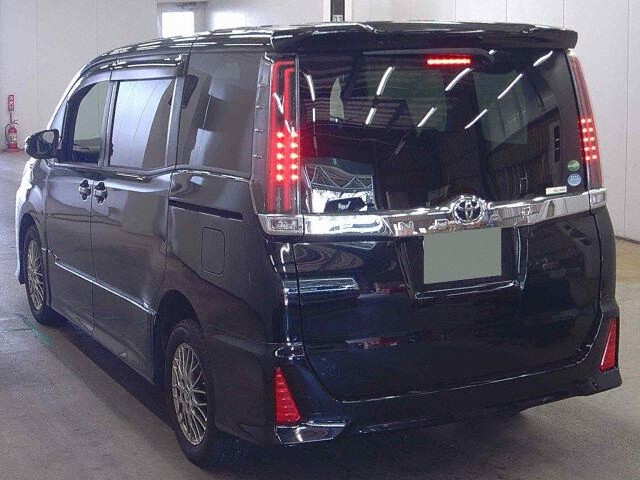 2017 Toyota Noah SI 4WD auction photo 2