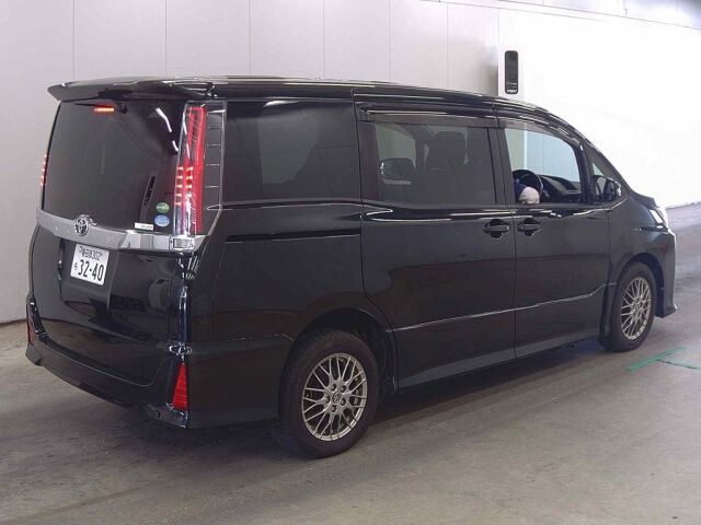 2017 Toyota Noah SI 4WD auction photo 5