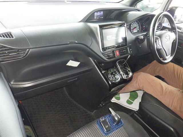 2017 Toyota Noah SI 4WD auction photo 3