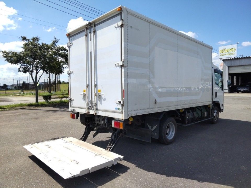 2018 Isuzu Elf auction photo 2