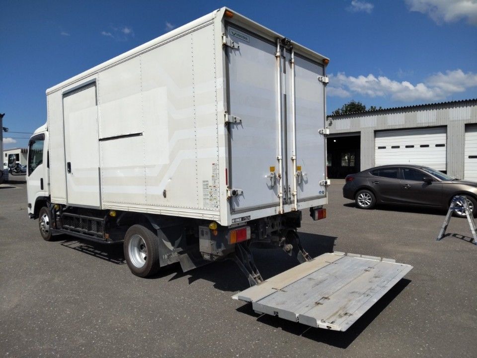 2018 Isuzu Elf auction photo 6