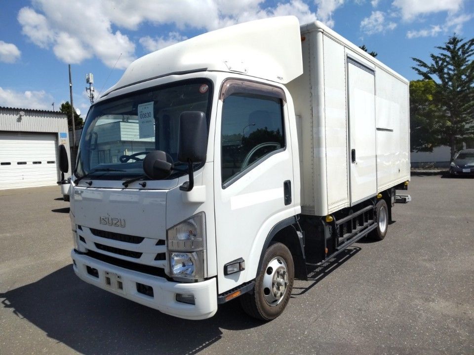 2018 Isuzu Elf Japan auction vehicle