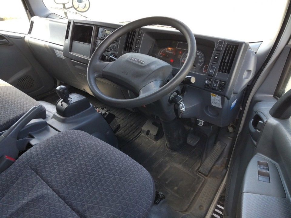 2018 Isuzu Elf auction photo 3