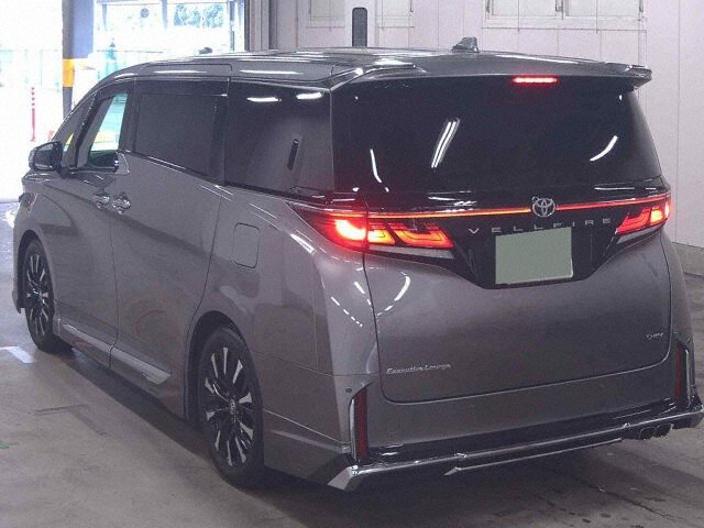2025 Toyota Vellfire Executive Lounge auction photo 2