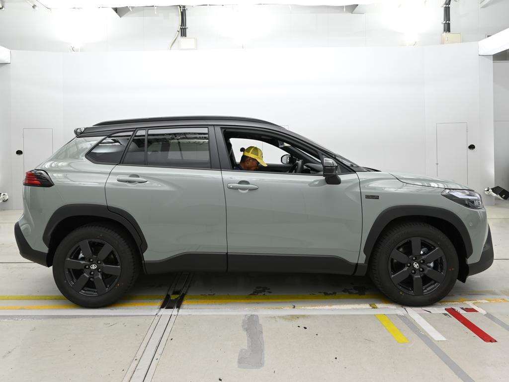 2026 Toyota Corolla Cross ハイブリッド Z アドベンチャー auction photo 3