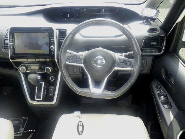 2017 Nissan Serena ハイウェイスター Vセレ auction photo 3