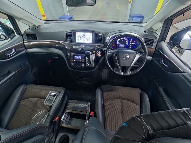 2010 Nissan Elgrand 350ハイウェイスター auction photo 3