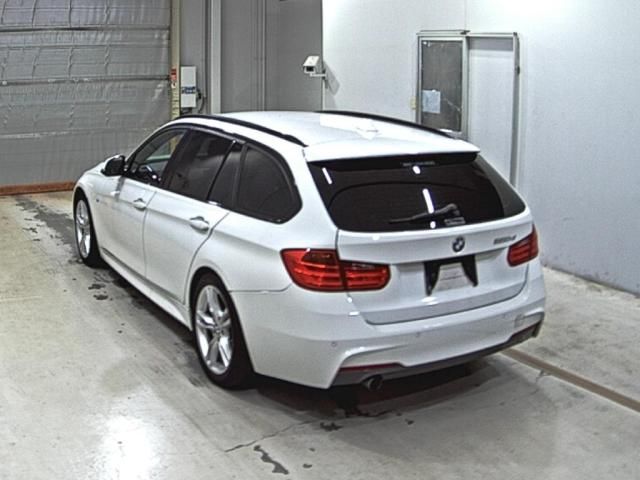 2015 BMW 3 Series 320dツーリング Mスポーツ auction photo 2