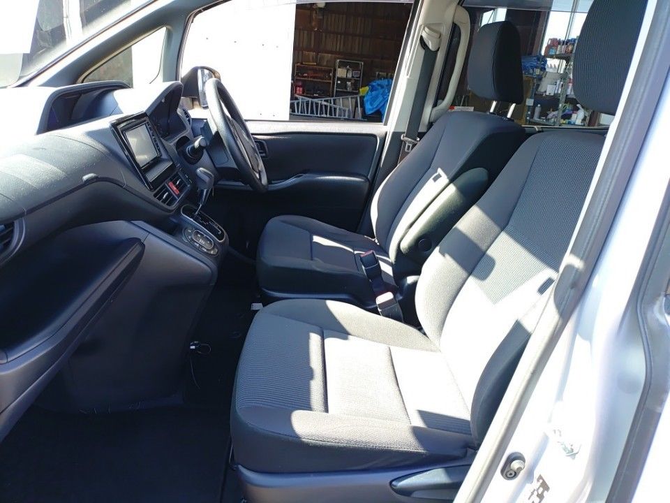 2017 Toyota Noah auction photo 16