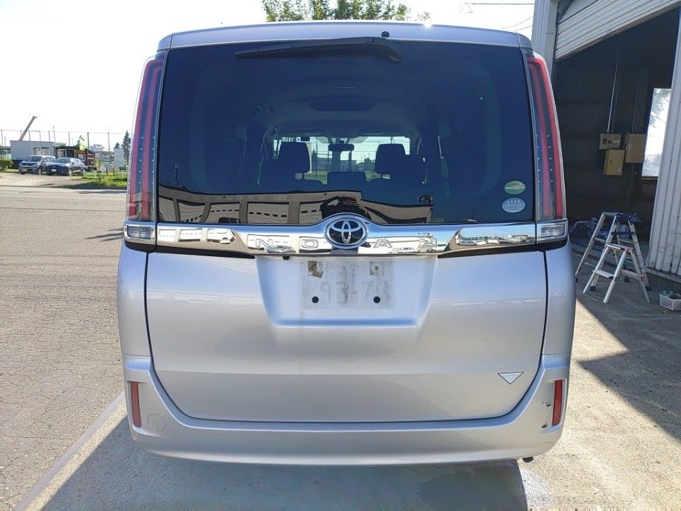 2017 Toyota Noah auction photo 5