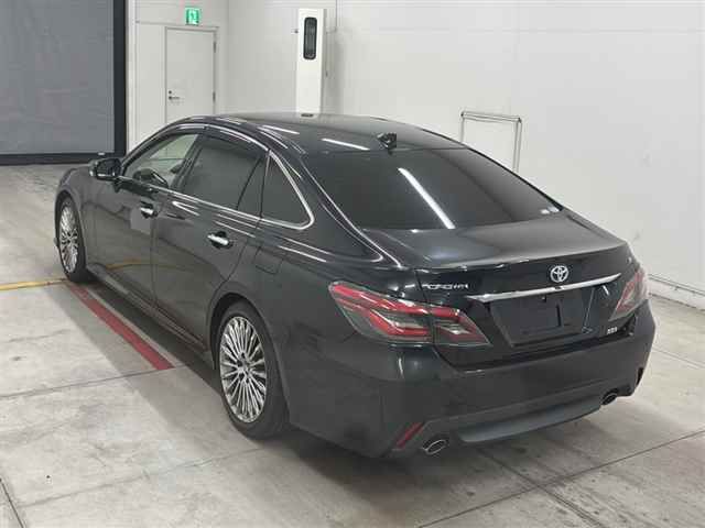 2021 Toyota Crown G auction photo 2