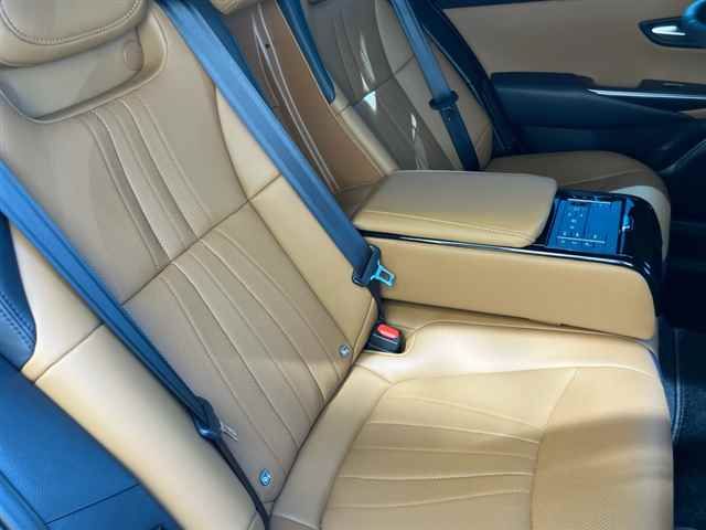 2021 Toyota Crown G auction photo 8