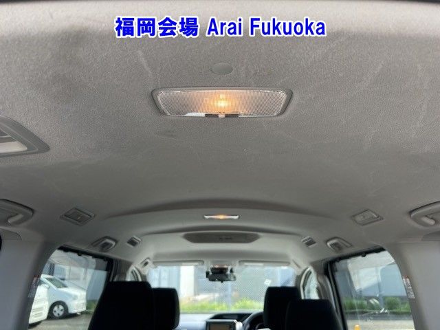 2017 Toyota Noah ワゴン X auction photo 8
