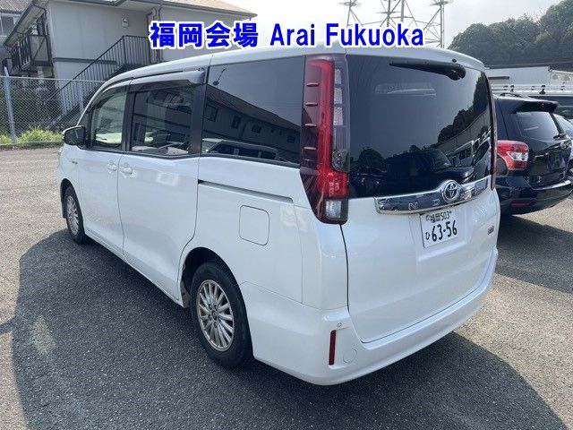 2017 Toyota Noah ワゴン X auction photo 2