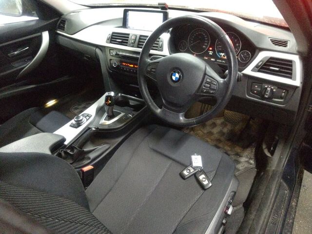 2013 BMW 3 Series 320I auction photo 3