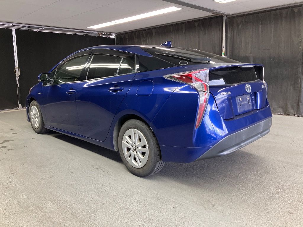 2016 Toyota Prius S auction photo 2