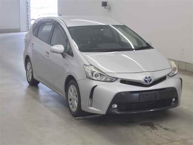 2015 Toyota Prius Alpha G Japan auction vehicle