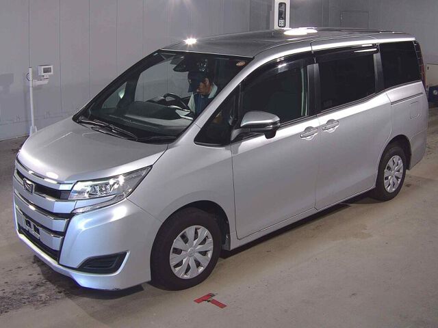 2021 Toyota Noah X 4WD auction photo 4