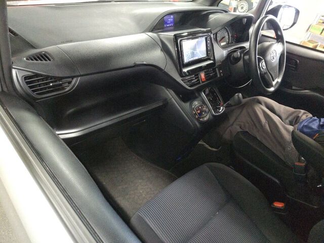 2021 Toyota Noah X 4WD auction photo 3