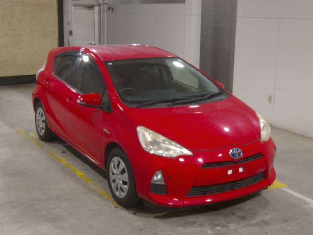 2013 Toyota Aqua Japan auction vehicle