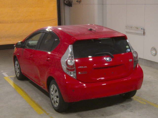 2013 Toyota Aqua auction photo 2