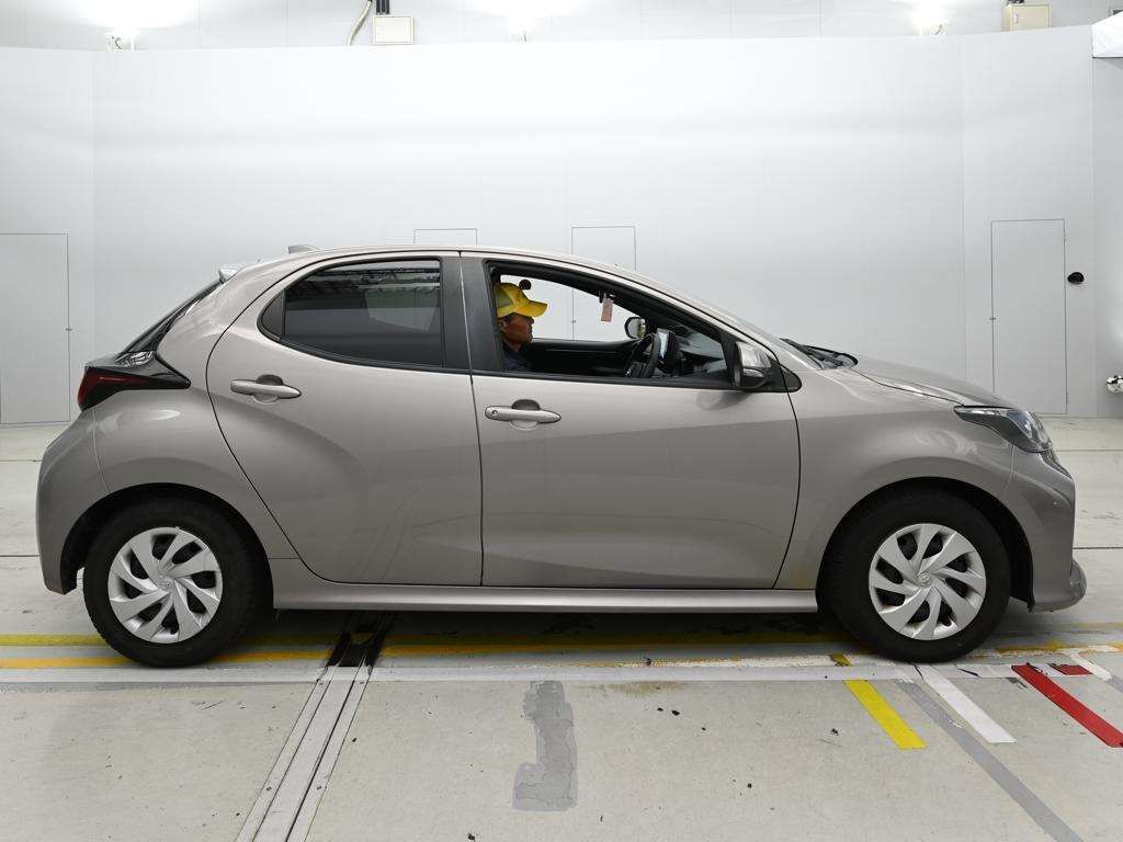 2022 Toyota Yaris Hybrid G auction photo 3