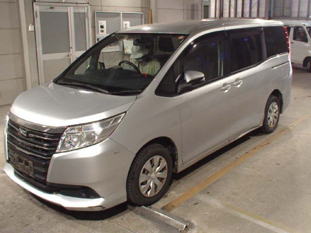 2014 Toyota Noah X 8 Nin auction photo 4
