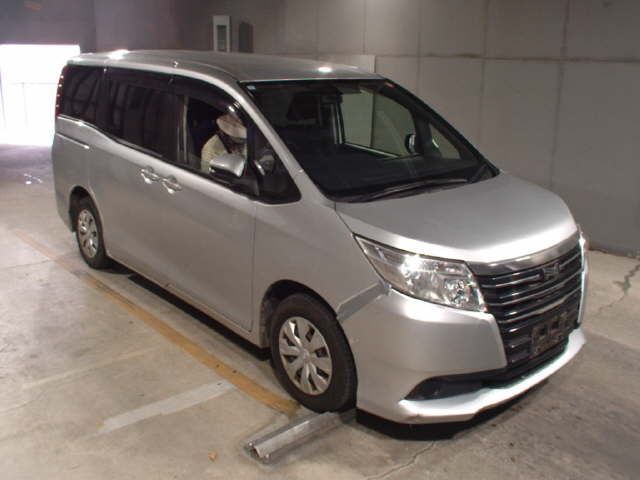 2014 Toyota Noah X 8 Nin Japan auction vehicle