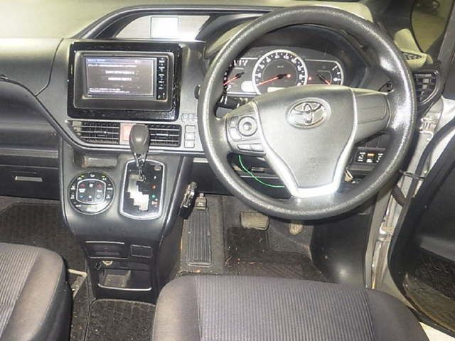 2014 Toyota Noah X 8 Nin auction photo 3