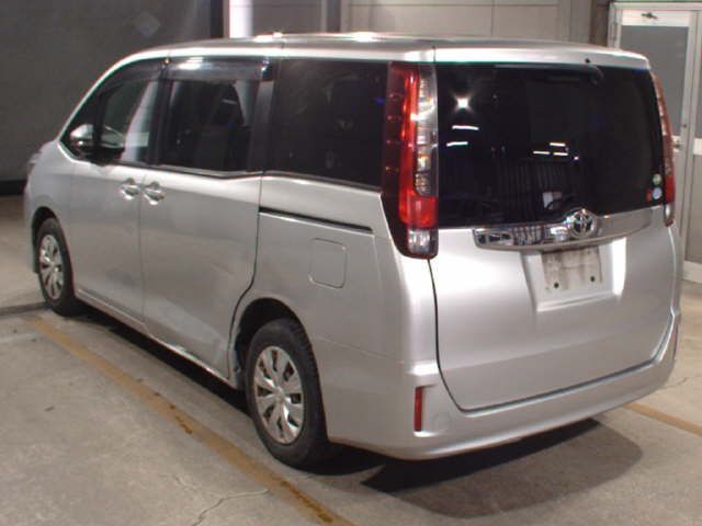 2014 Toyota Noah X 8 Nin auction photo 2