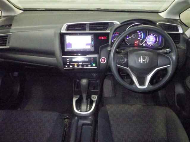 2016 Honda Fit 4WD 13Gパッケージ auction photo 3