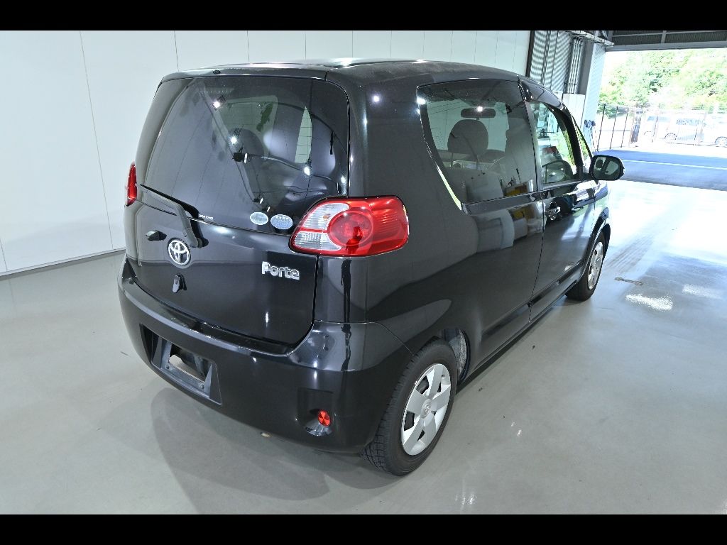 2011 Toyota Porte 130i C Package HID Selection auction photo 2