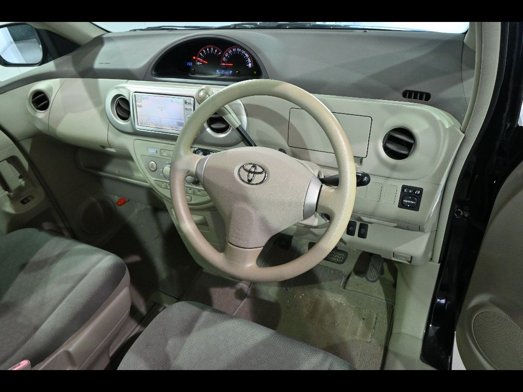 2011 Toyota Porte 130i C Package HID Selection auction photo 3