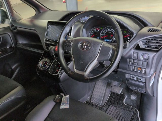 2019 Toyota Noah SI WXB 2 auction photo 3