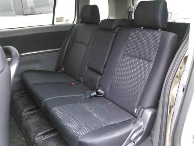 2009 Toyota Isis プラタナ auction photo 9