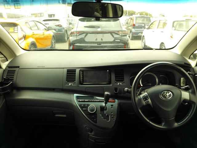 2009 Toyota Isis プラタナ auction photo 8