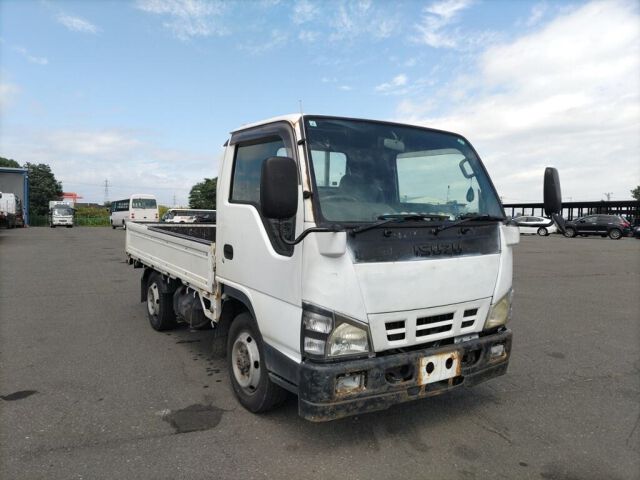 Japan Auction Vehicles 8 2006 Isuzu Elf auction photo
