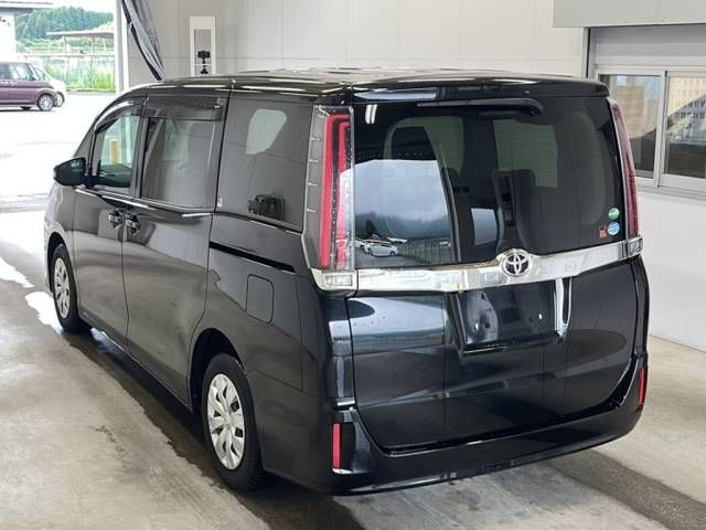 2017 Toyota Noah X auction photo 5