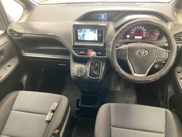 2017 Toyota Noah X auction photo 2