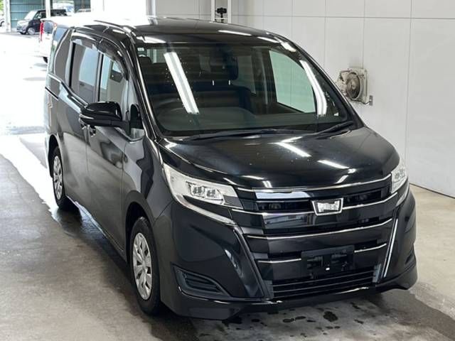 2017 Toyota Noah X auction photo 4